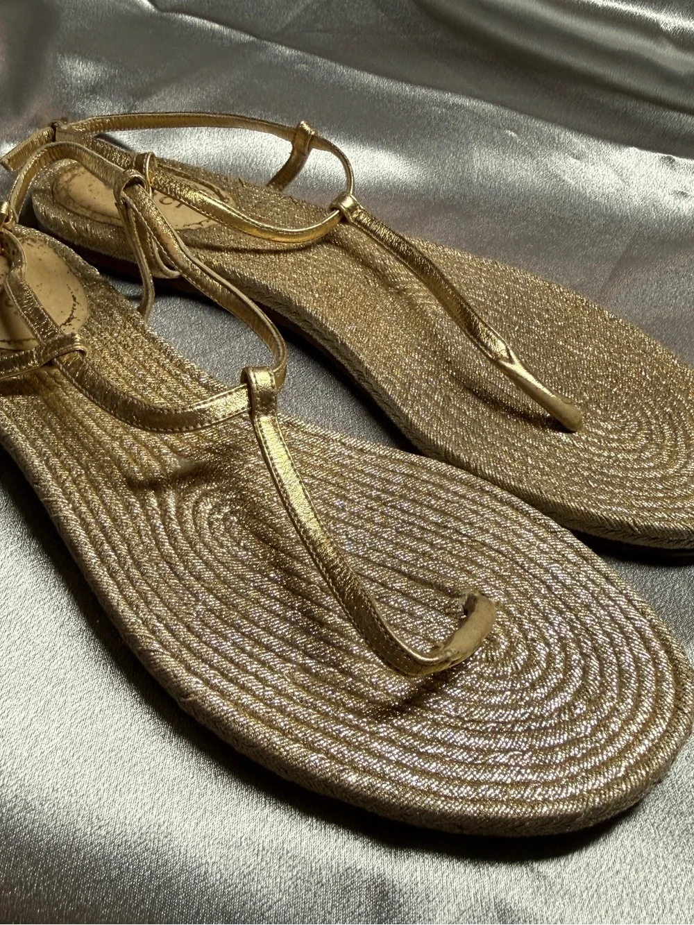 Vintage GUCCI Gold Metallic Leather & Jute Flat Thong Espadrille Sandals 38 US 8